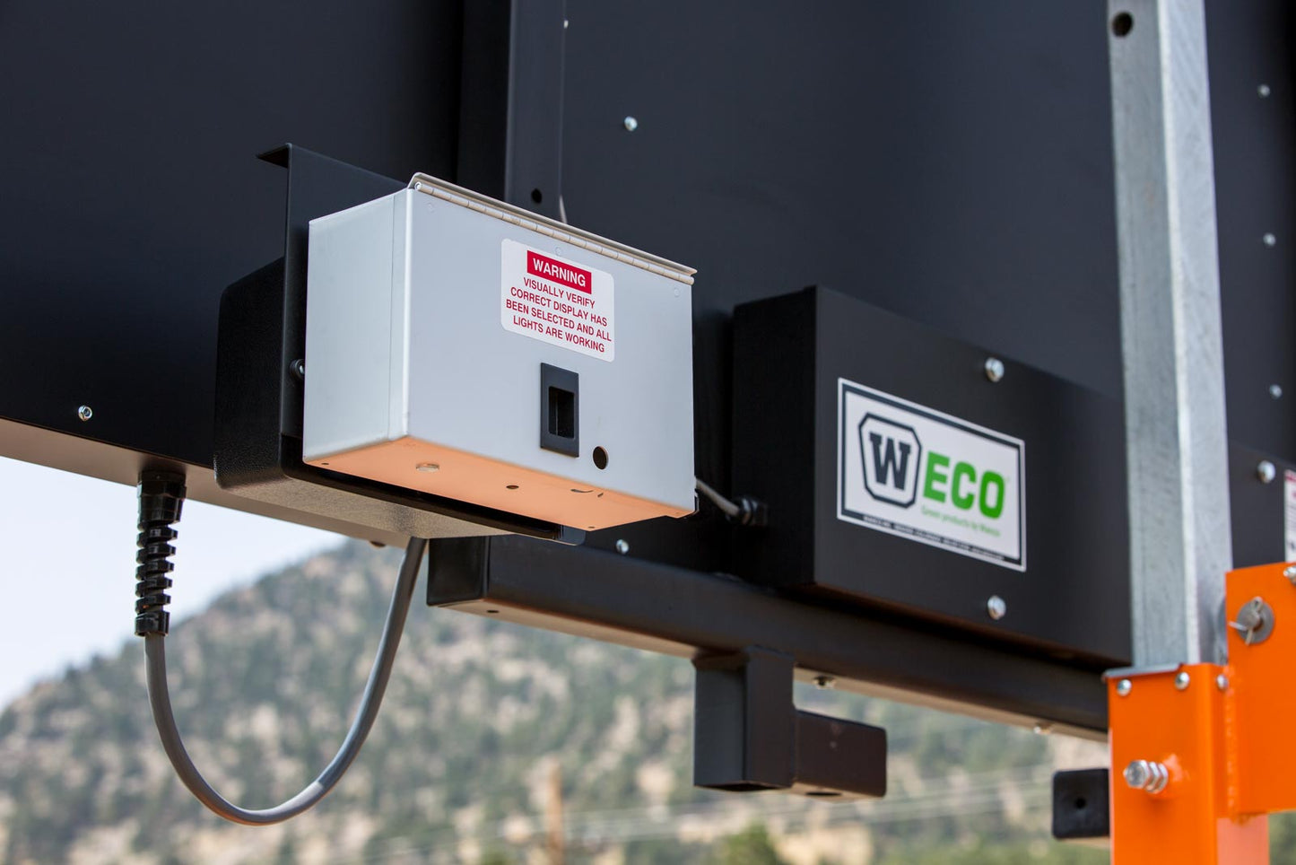 W|ECO Vertical Arrow Boards